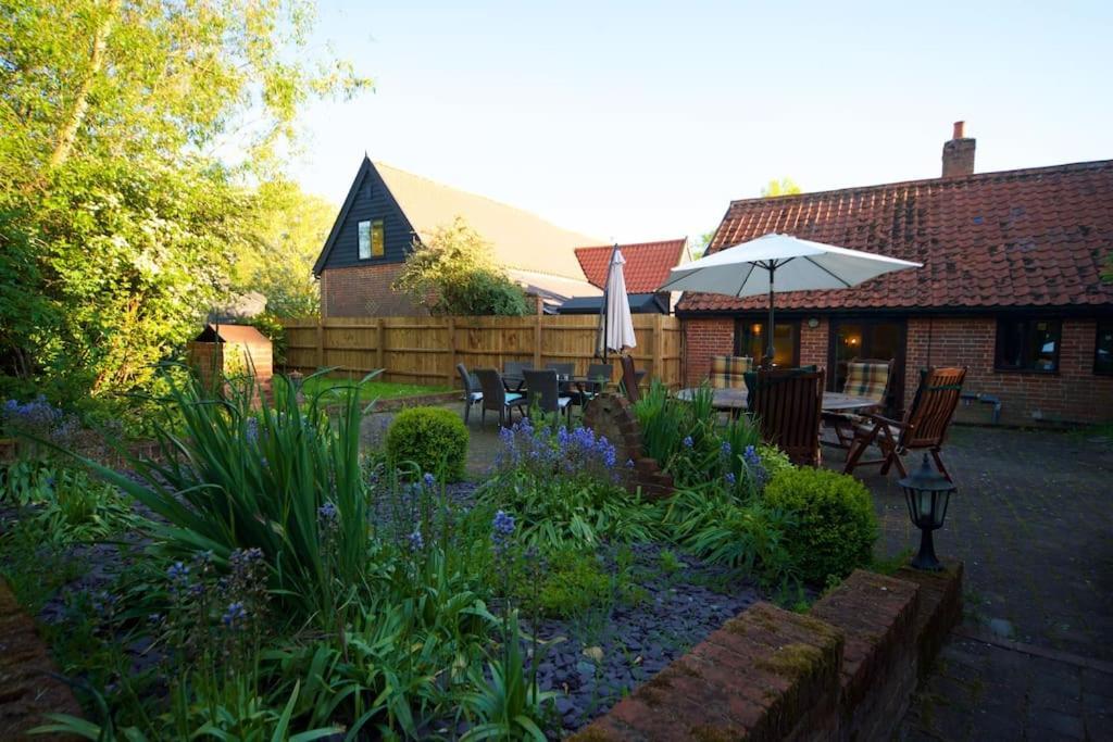 Stunning Barn Conversion Ideal For Large Families Bildeston Zewnętrze zdjęcie