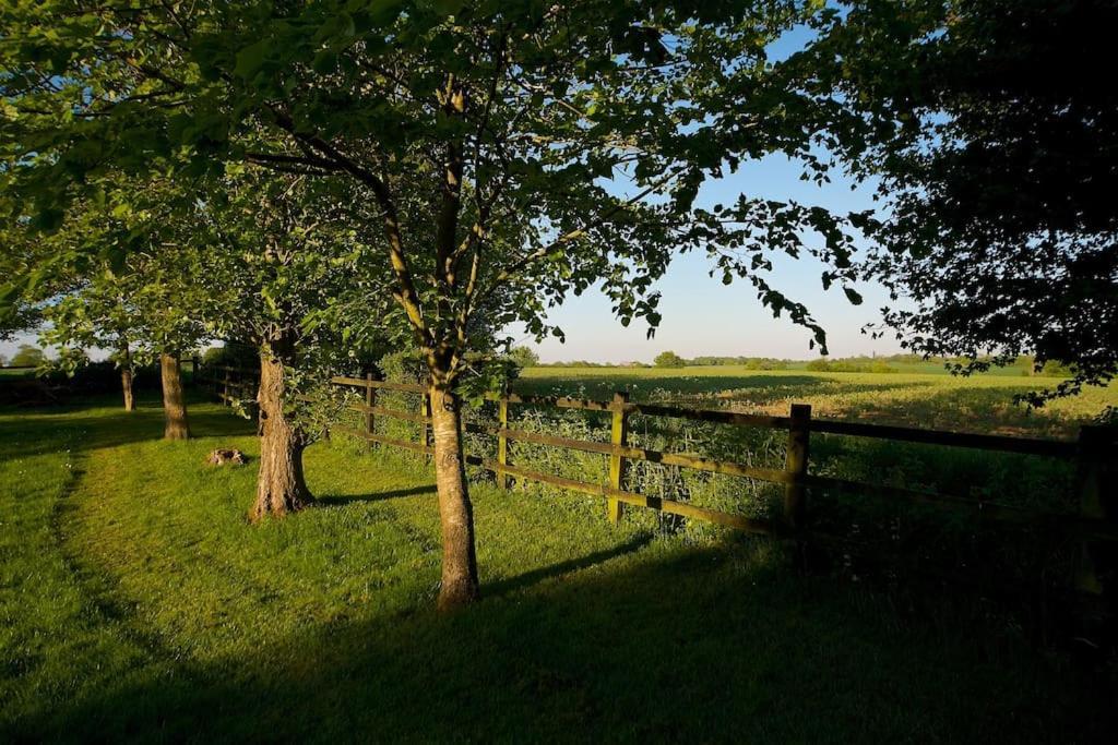 Stunning Barn Conversion Ideal For Large Families Bildeston Zewnętrze zdjęcie